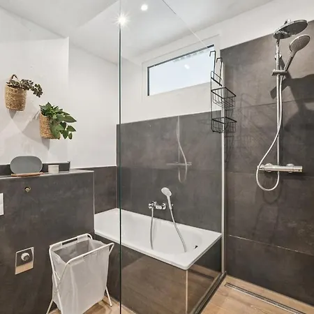 Koblenz-city Am Schloss - 10 Gaeste - Zachastay *