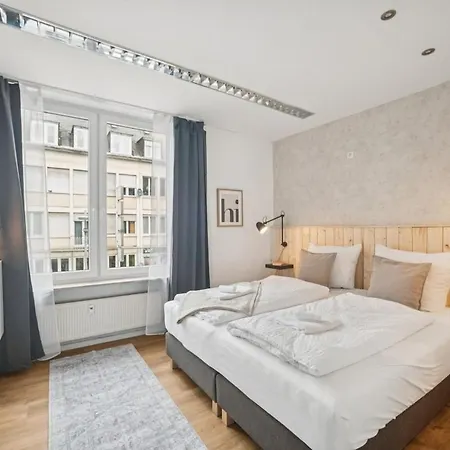 Koblenz-city Am Schloss - 10 Gaeste - Zachastay Apartman *