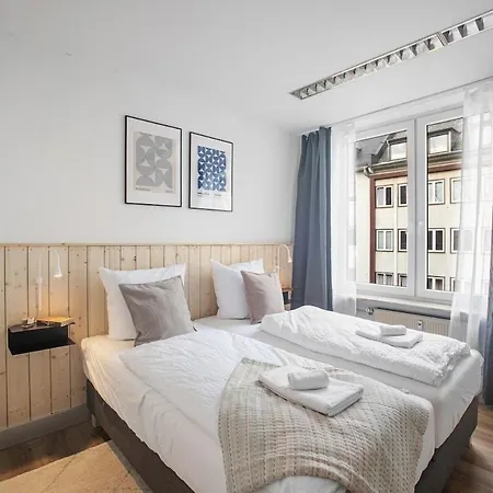 Koblenz-city Am Schloss - 10 Gaeste - Zachastay * كوبلنس