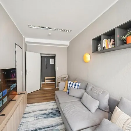 Koblenz-city Am Schloss - 10 Gaeste - Zachastay *