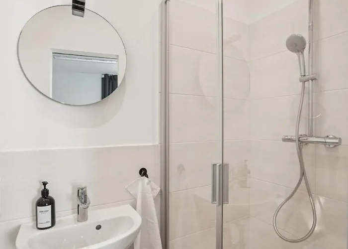 Koblenz-city Am Schloss - 10 Gaeste - Zachastay Apartman