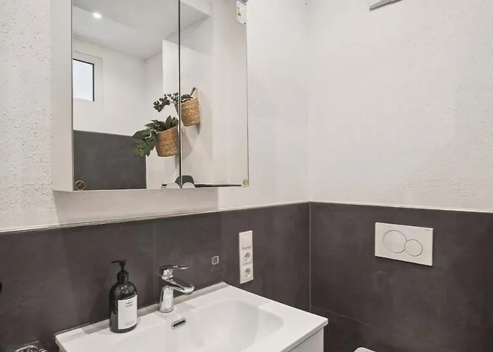 Koblenz-city Am Schloss - 10 Gaeste - Zachastay Apartman *