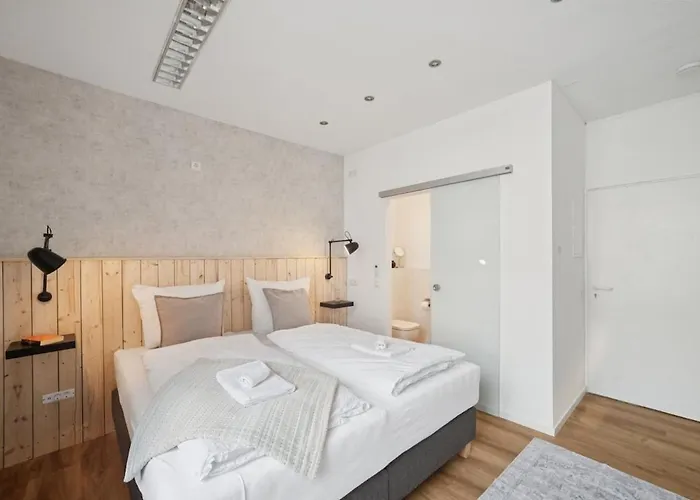 Koblenz-city Am Schloss - 10 Gaeste - Zachastay Koblenz