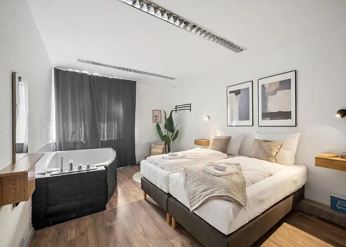 Koblenz-city Am Schloss - 10 Gaeste - Zachastay