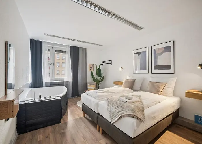 Koblenz-city Am Schloss - 10 Gaeste - Zachastay *